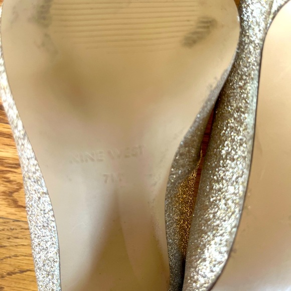 VGUC Nine West Gold Heels - Picture 7 of 7